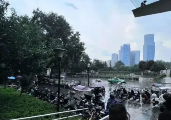 “萧龙王”名副其实，恭喜西安人民求雨成功！这波降雨有多及时？