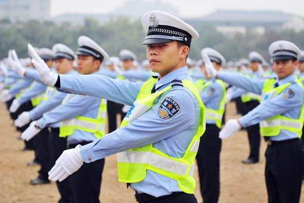 10年间全国近700名交警辅警牺牲在岗位，这一职业是否属于高危职业？