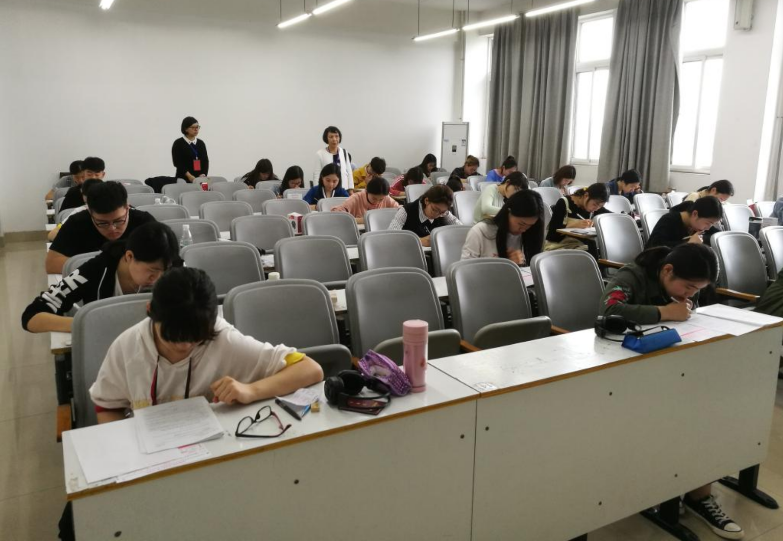 大学英语四级报名照的要求