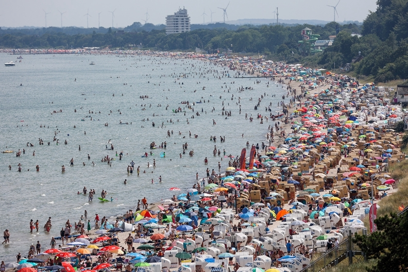 海南三亚市疫情出现好转迹象，居民的生活何时能恢复正常？