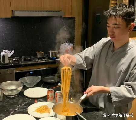 王思聪下厨食材全进口，煮饭的水都是斐济的，你怎么看？