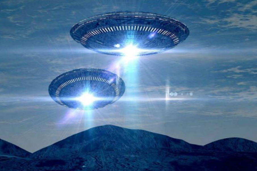 韩国天空现多个不明发光体，保持队形飞行，是UFO吗？UFO真的存在吗?