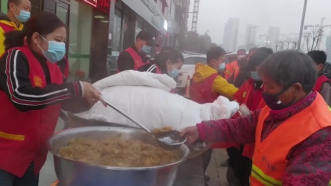 河南高三女孩生日请152名环卫工吃饭，这样的成人礼你喜欢吗？