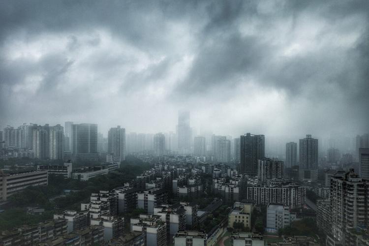 暴雨突袭上海堪比台风过境，对当地造成的损失有多严重？