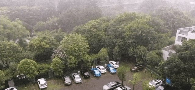 连发27天暴雨预警情况下，哪些地方是严重受灾区？