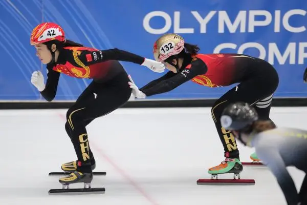 短道速滑女子三千米接力决赛中，韩国首棒抢跑是策略，你如何看待这一策略？