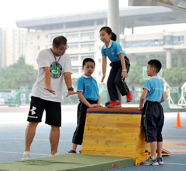 跑操训练导致学生住院，芜湖一中致歉，学生的身体素质为什么这么差呢？