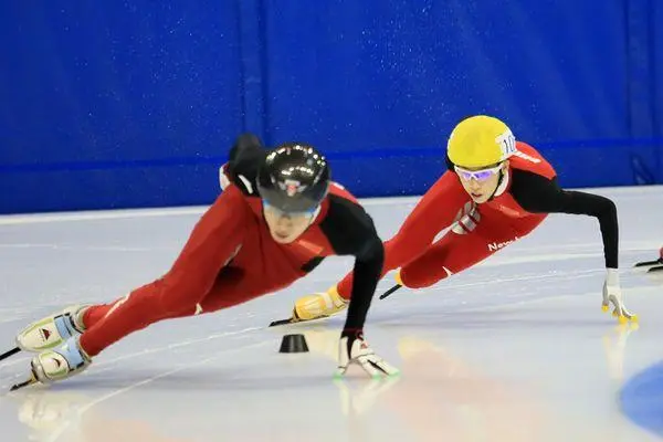 短道速滑女子三千米接力决赛中，韩国首棒抢跑是策略，你如何看待这一策略？