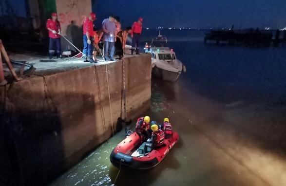 珠海大桥一辆货车失控坠海，该名司机目前情况如何？