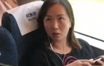 高铁霸座女强坐他人座位被罚款，你支持警方的判决吗？