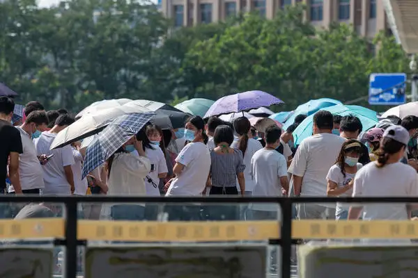 南京一名2岁男童排队做核酸被感染，做核酸检测时该注意哪些问题？