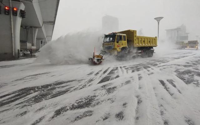 哈尔滨暴雪过后又来冻雨，市民出行需要注意哪些问题？