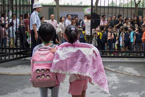 武汉多所学校设立爸爸接送日，这么做是为了什么？