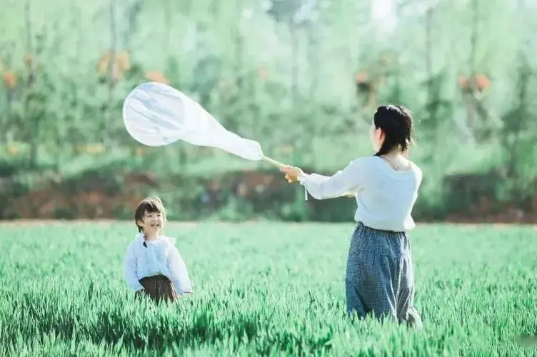 小学生因上7天学大哭，老师劝导解心结，孩子为什么不愿意上学呢？