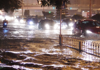 北京发布雷电红色预警，为什么北京今年夏天雨水这么多？