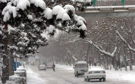 寒潮大举南下，多地迎初雪，这笔寒潮会持续多久？