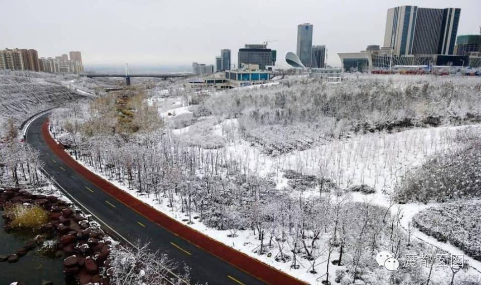 寒潮大举南下，多地迎初雪，这笔寒潮会持续多久？