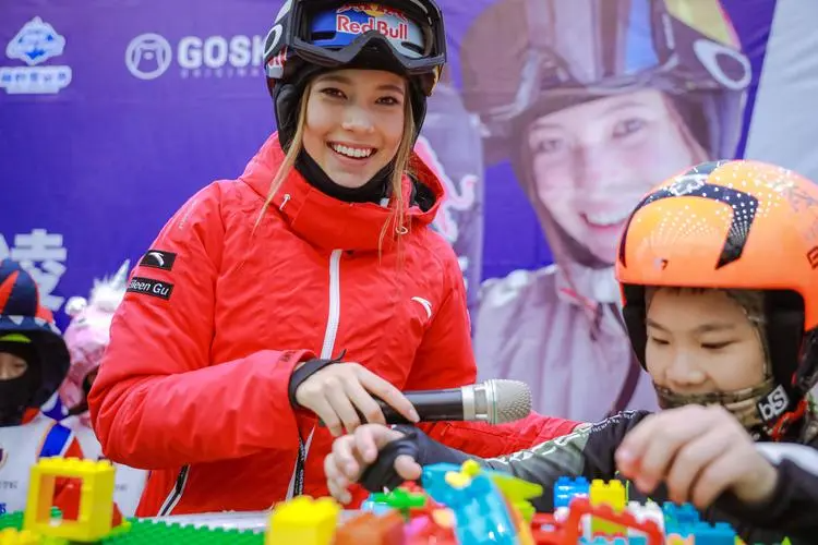 深圳小学生喊话谷爱凌来深圳教滑雪，这些孩子们为何会以谷爱凌为榜样？