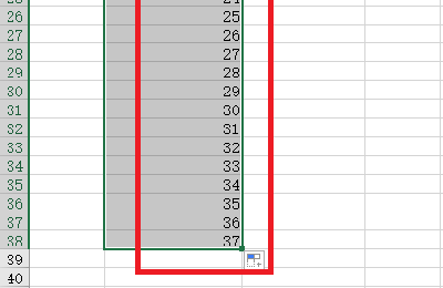 excel怎么设置成往下拉时候就数字递增啊？