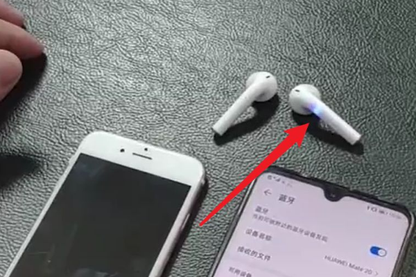 耳机为什么一个有声音一个没有？